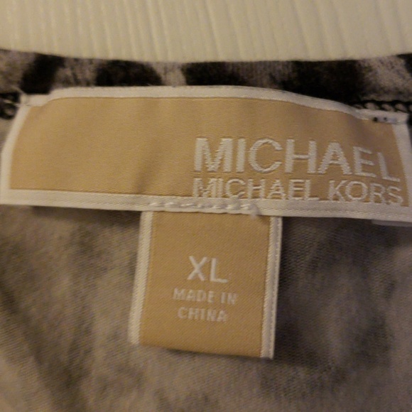 Top - Picture 2 of 3